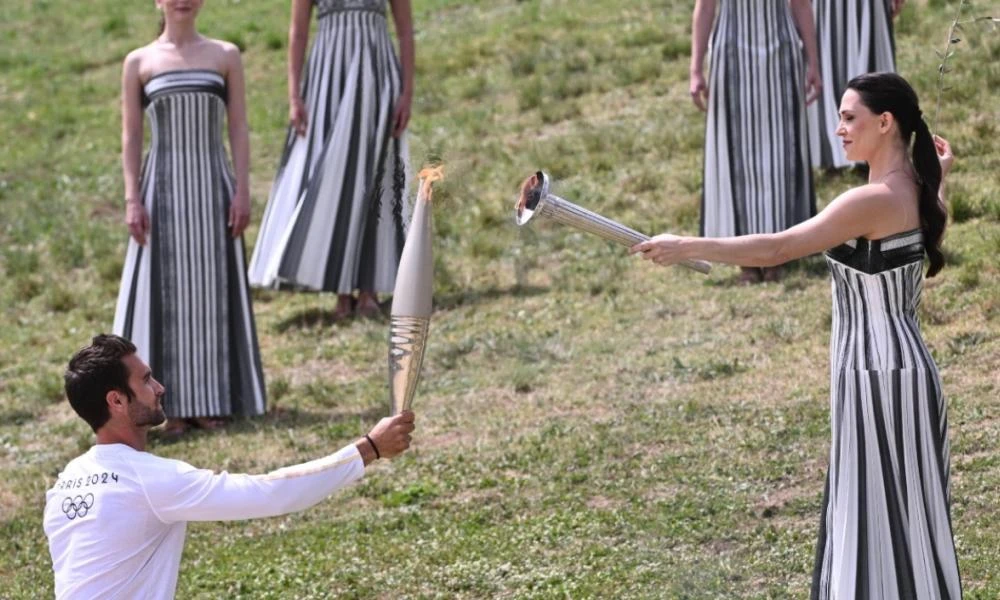 H Ολυμπιακή Φλόγα ξεκίνησε το ταξίδι της από την Αρχαία Ολυμπία-Σε αυτή τη γη γεννήθηκε το μεγαλύτερο δώρο της ανθρωπότητας οι Ολυμπιακοί Αγώνες (Βίντεο)